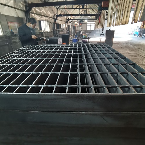 高空用平台钢格板边缘处理至关重要